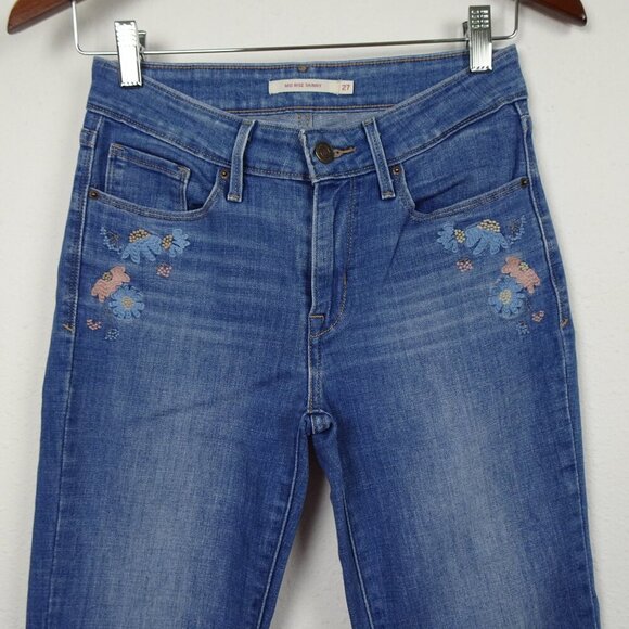 Levi’s Women’s Embroidered Skinny Jeans Size 27x31 Blue Denim Stretch Mid Rise - Picture 2 of 10